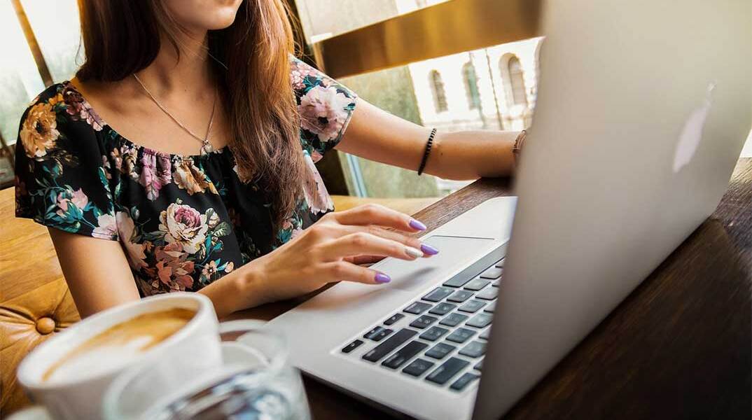 Εργαζόμενη σε γραφείο