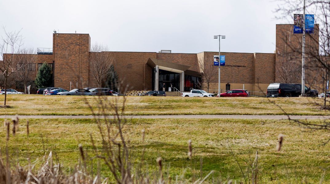 Μίσιγκαν: Νεκρός ο δράστης που έριξε το όχημά του σε συναγωγή - Το FBI ερευνά ως στοχευμένη πράξη βίας την εισβολή που κατέληξε σε πυρκαγιά και ανταλλαγή πυρών