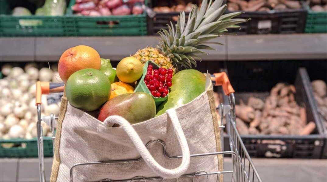 Τρόφιμα σε τσάντα σούπερ μάρκετ