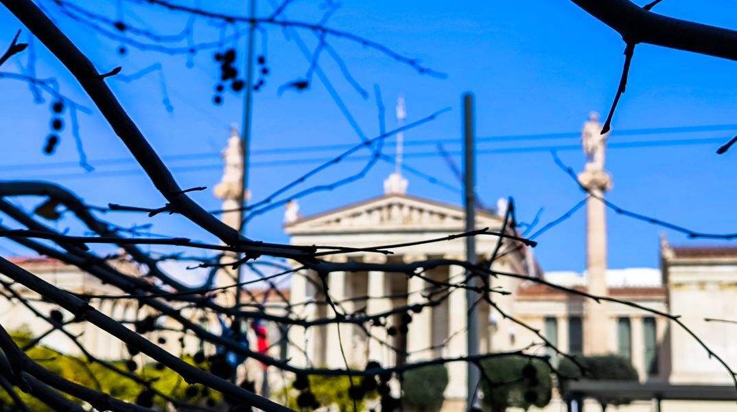 Ο καιρός σήμερα, Κυριακή 15 Μαρτίου, θα είναι κυρίως αίθριος, με λίγες τοπικές βροχές σε Ιόνιο, ορεινά και Κρήτη - Η θερμοκρασία έως 18-19 βαθμούς 