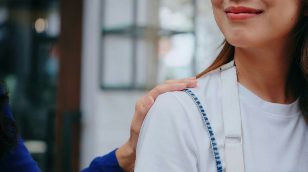 Είναι δυνατόν να είμαστε αλλεργικοί σε κάποιον; Επιστήμονες εξηγούν τα σπάνια φαινόμενα βιολογικής απόρριψης και πώς επηρεάζουν τις σχέσεις μας.