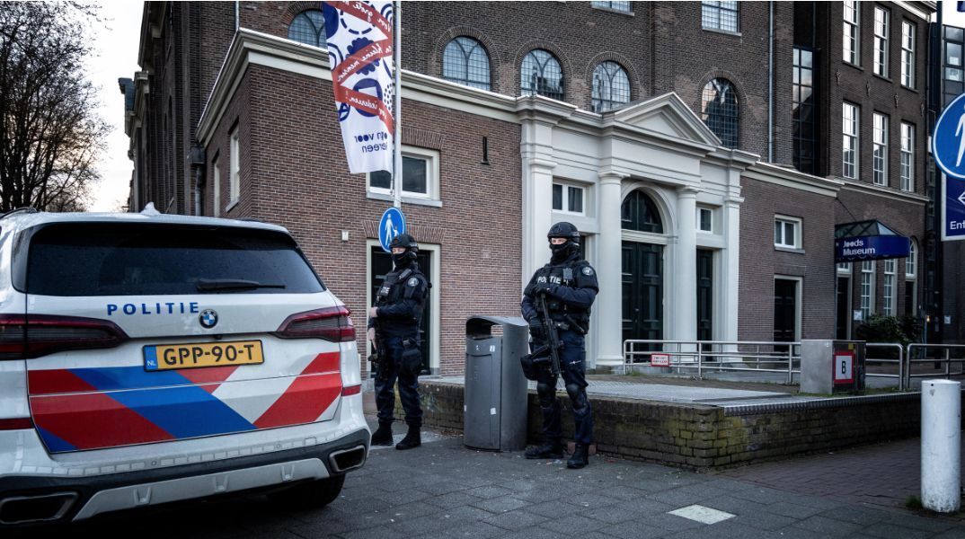 Η οργάνωση Ashab Al Yamim ανέλαβε την ευθύνη για την επίθεση σε εβραϊκό σχολείο στο Άμστερνταμ - Η Ολλανδία σε συναγερμό για νέο κύμα αντισημιτικών επιθέσεων.