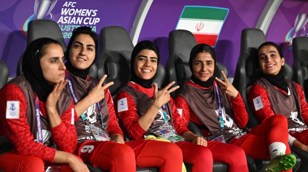 Ποδόσφαιρο γυναικών: Τρεις παίκτριες του Ιράν απέσυραν το αίτημα ασύλου στην Αυστραλία και επιστρέφουν στην πατρίδα τους - Μόνο τρεις σε καθεστώς προστασίας