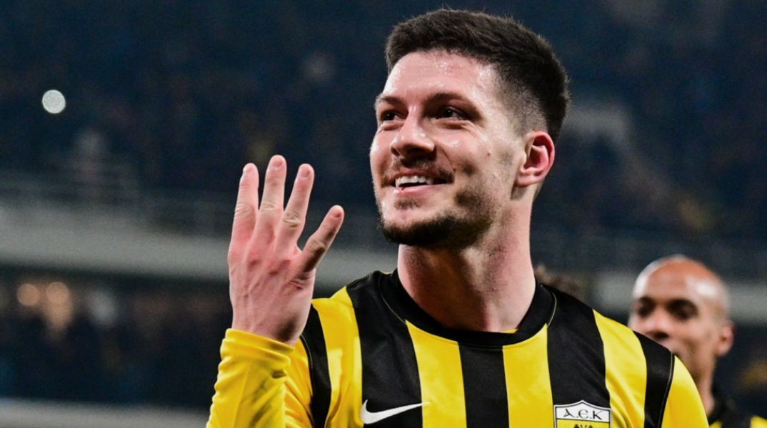 Η 25η αγωνιστική της Super League κλείνει με τέσσερα σημαντικά ματς - Δείτε σε ποια κανάλια προβάλλονται ΑΕΚ, ΠΑΟΚ και Παναθηναϊκός.