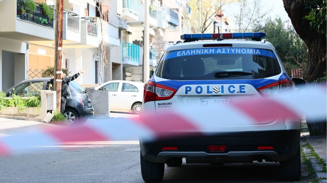 Στα δικαστήρια Θεσσαλονίκης εμφανίστηκε 19χρονος που ταυτοποιήθηκε για τη δολοφονία 20χρονου στην Καλαμαριά - Την Τρίτη απολογείται ο 23χρονος κατηγορούμενος.