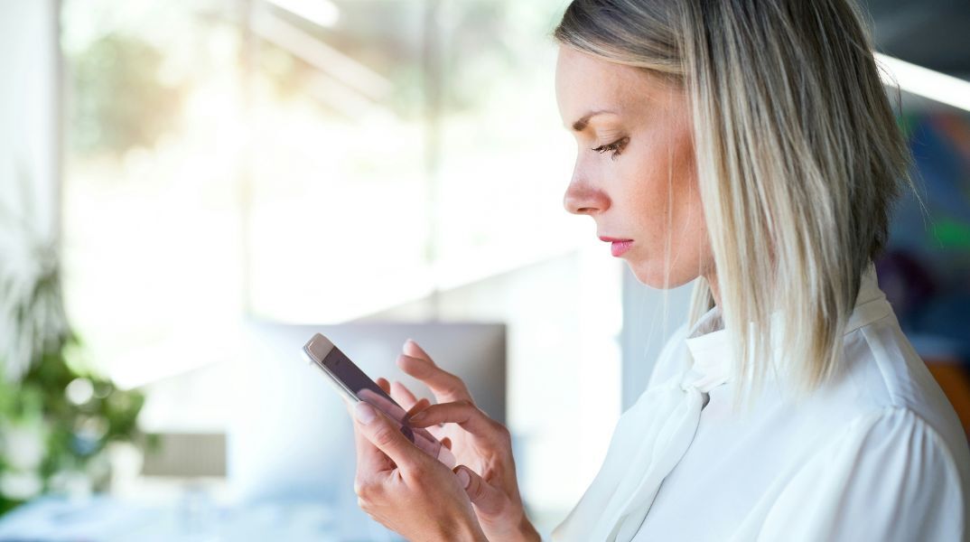 Η Google κατήργησε τη λειτουργία AI που συγκέντρωνε ερασιτεχνικές ιατρικές συμβουλές, εν μέσω επικρίσεων για την παραπληροφόρηση σε θέματα υγείας.