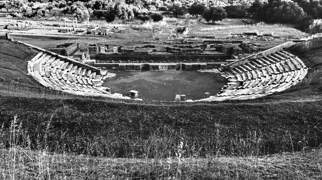 Το Μέγαρο Μουσικής Αθηνών παρουσιάζει την έκθεση φωτογραφίας της Στέλλας Νάστου «Μεσσήνη ή Η δύναμη στη σιωπή του χρόνου»