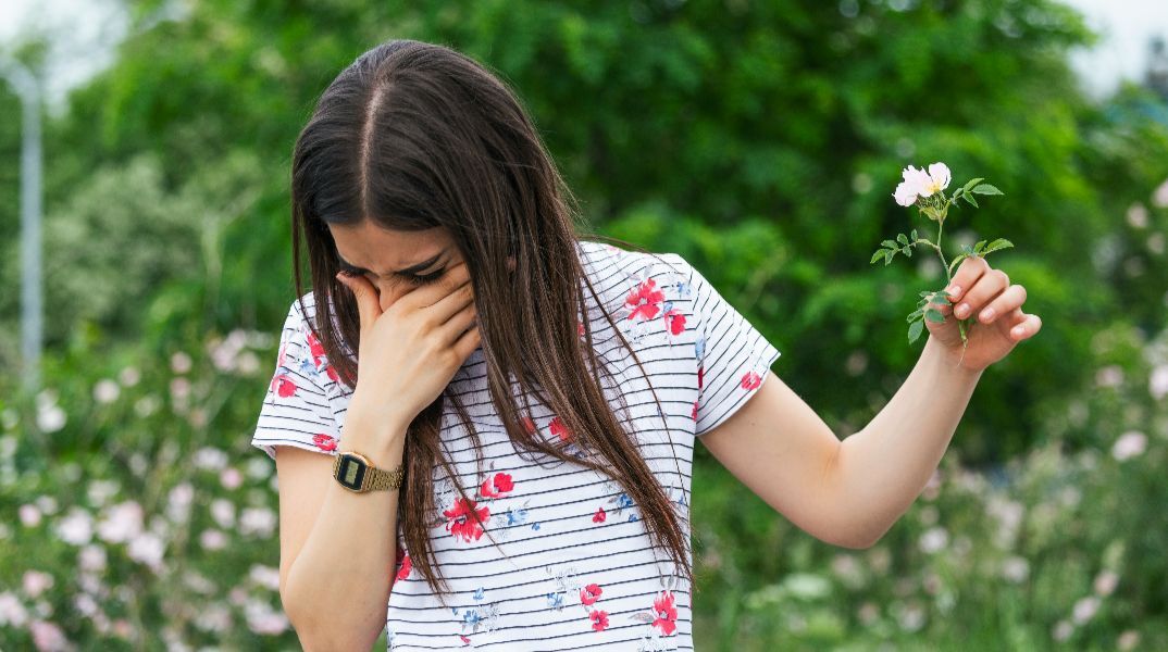 Αλλεργίες την άνοιξη: Η θεραπεία που «εκπαιδεύει» το ανοσοποιητικό σύστημα να αντιδρά λιγότερο