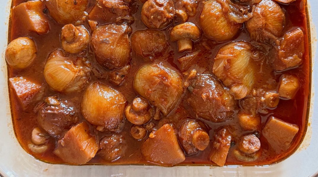 Νηστίσιμο στιφάδο με μανιτάρια και κρεμμύδια