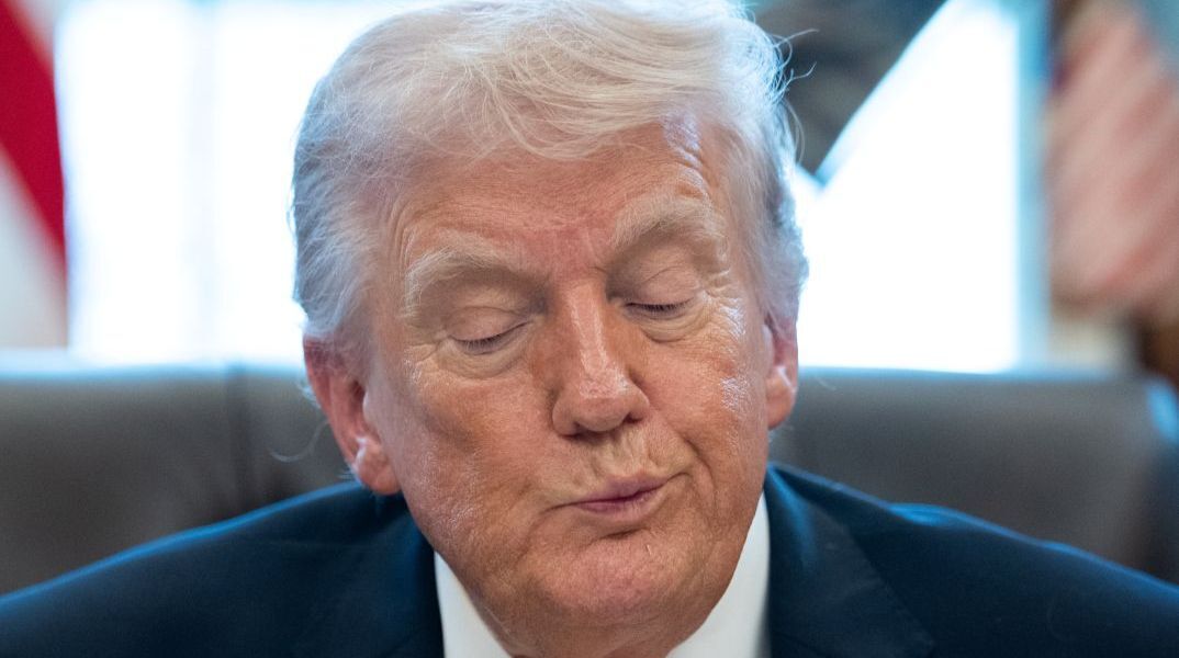 trump_den_theloume_voithia