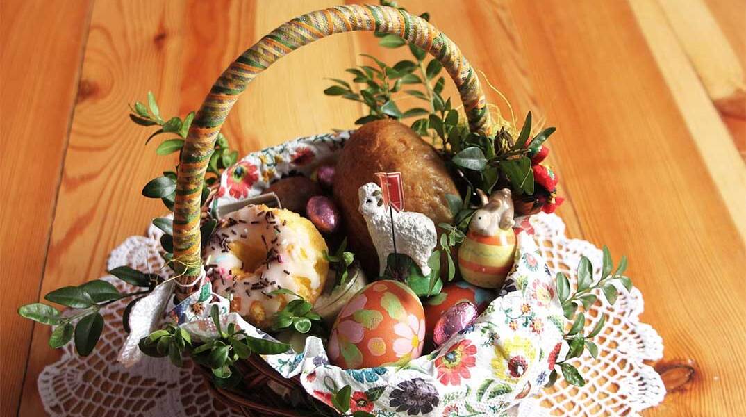 Διακοσμητικό καλάθι με πασχαλινά αυγά