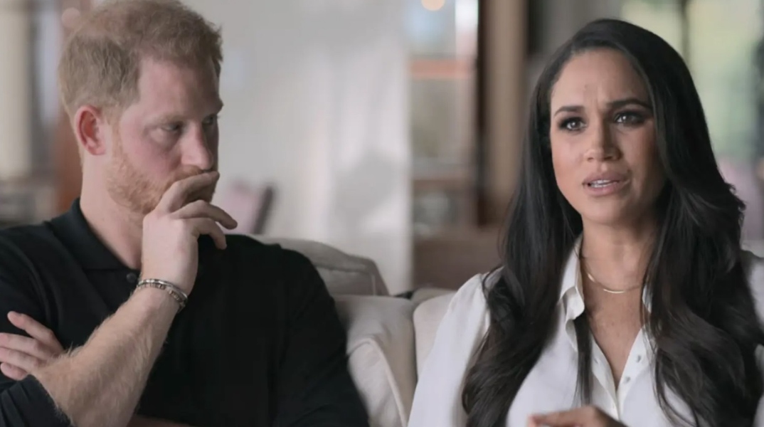 Μέγκαν Μαρκλ και πρίγκιπας Χάρι σε στιγμιότυπο από τηλεοπτικά προϊόντα τους στο Netflix 