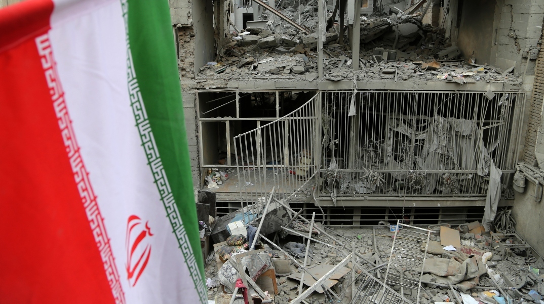 Κατεστραμμένο κτίριο στην Τεχεράνη μετά από ισραηλινό χτύπημα