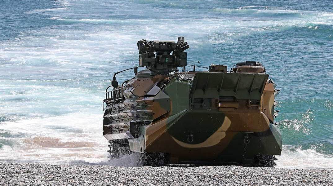 Απόβαση Αμερικανών πεζοναυτών σε νησί κατά τη διάρκεια στρατιωτικής άσκησης