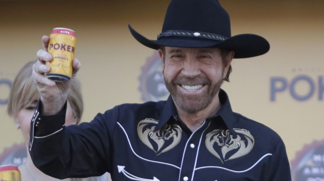 Τσακ Νόρις: Ο θρύλος των ταινιών δράσης είχε αποκαλύψει ποια ήταν η αγαπημένη του ατάκα - Μια ιστορία που τιμά το πιο χαρακτηριστικό του γνώρισμα.