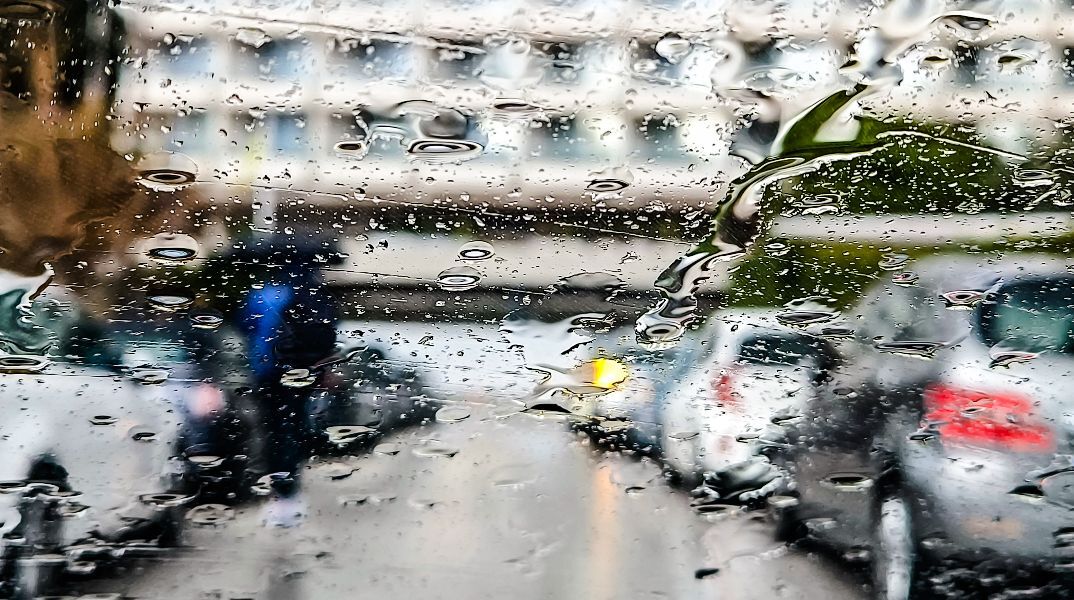 Με λασποβροχές, ανέμους 7 μποφόρ και λίγα χιόνια στα βουνά ο καιρός το Σάββατο