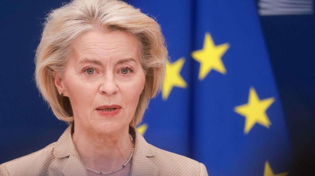 Ούρσουλα φον ντερ Λάιεν: Διαβεβαιώνει ότι η ΕΕ θα βρει τρόπο να εκταμιεύσει τα 90 δισ. ευρώ προς την Ουκρανία, παρά την επίμονη αντίσταση Όρμπαν 