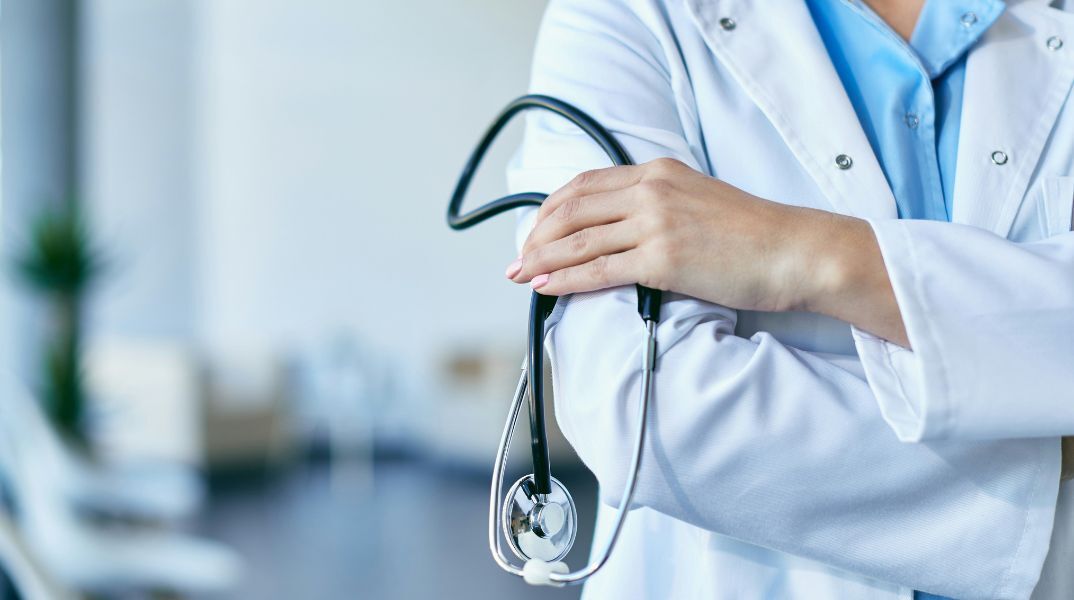 Οι τραυματισμοί αποτελούν το 30% των επισκέψεων στα επείγοντα - Δείτε τις συμβουλές των γιατρών για να αποφύγετε ατυχήματα στο σπίτι και στον δρόμο