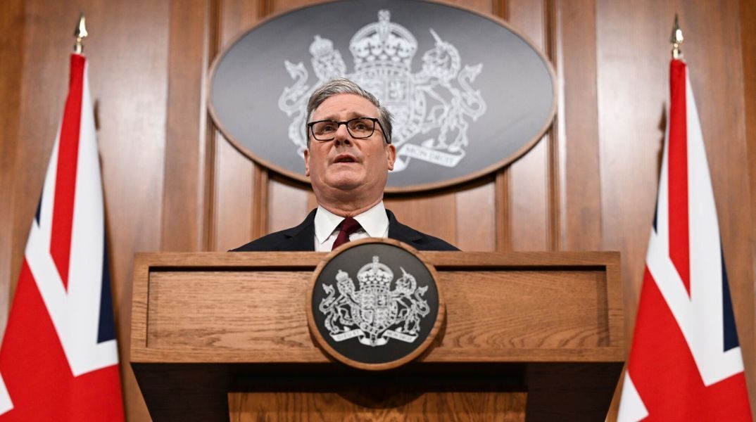 Βρετανία: Ο Κιρ Στάρμερ καταδικάζει τη σοκαριστική επίθεση σε εβραϊκά ασθενοφόρα στο Λονδίνο, την οποία η αστυνομία ερευνά ως αντισημιτικό έγκλημα μίσους