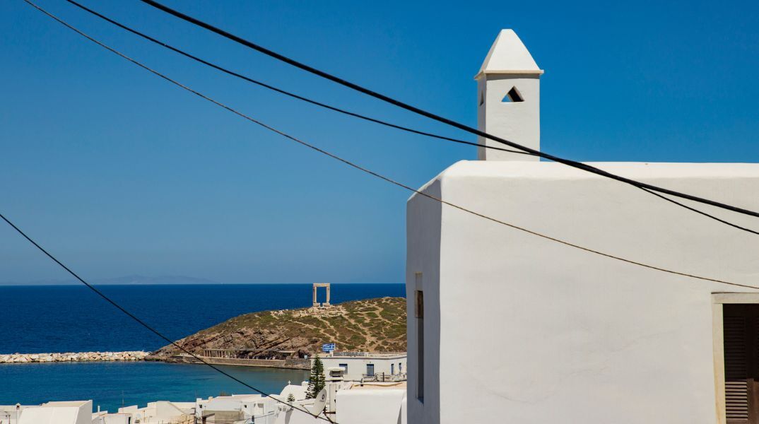 Η Νάξος αναδεικνύεται κορυφαίος ηλιόλουστος προορισμός για το 2026 από την ιρλανδική The Sun, ξεχωρίζοντας για την ποιότητα, τις τιμές και τις ακτές της.