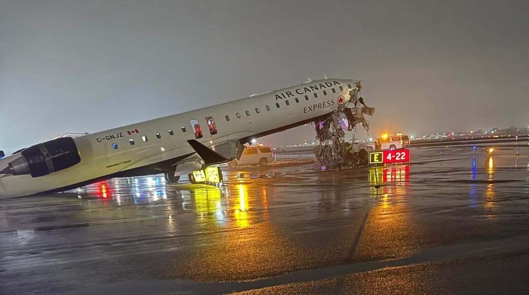 Νέα Υόρκη: Νεκροί ο κυβερνήτης και ο συγκυβερνήτης του αεροσκάφους της Air Canada Express που συγκρούστηκε με όχημα στο αεοροδρόμιο LaGuardia