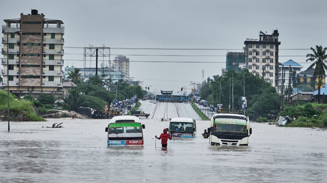 ΟΗΕ: Νέα προειδοποίηση για το κλίμα - Ο πλανήτης σε ιστορική ανισορροπία καθώς το αναμενόμενο Ελ Νίνιο απειλεί με νέα ρεκόρ ζέστης.