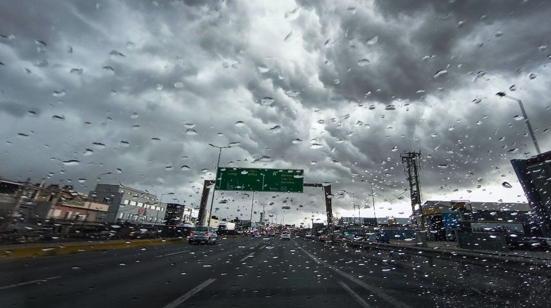 Βροχές, καταιγίδες και ισχυροί άνεμοι στο Αιγαίο - H πρόγνωση της ΕΜΥ