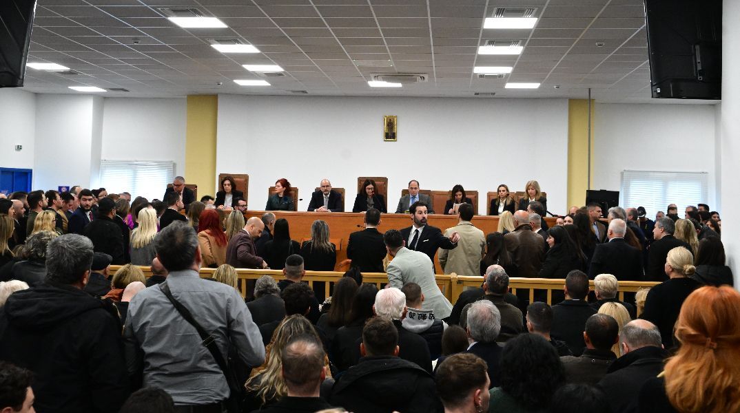 Δίκη των Τεμπών: Πληροφορίες για τις αλλαγές που θα γίνουν στην αίθουσα