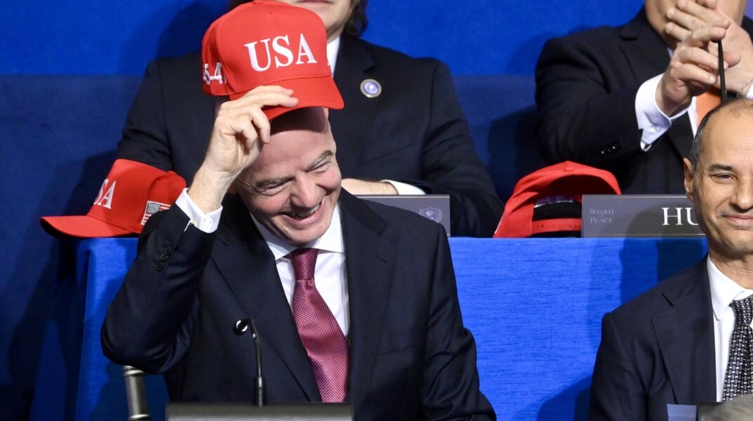 Τζάνι Ινφαντίνο, πρόεδρος FIFA, με καπέλο των ΗΠΑ