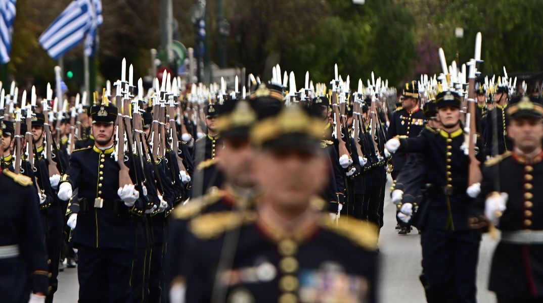 Με δύο πρόσωπα ο καιρός την 25η Μαρτίου - Πού θα βρέχει, πού θα έχει ήλιο
