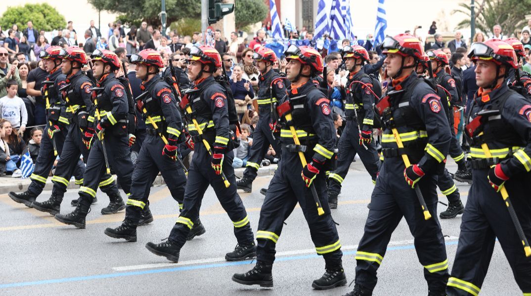 Καιρός 25η Μαρτίου: Σε ποιες περιοχές θα γίνουν σήμερα οι παρελάσεις με βροχές και καταιγίδες