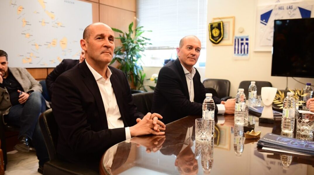 ΚΑΕ Ολυμπιακός: «Οπαδοί της Βαλένθια έφτυσαν Παναγιώτη Αγγελόπουλο και Γιώργο Σκινδήλια»