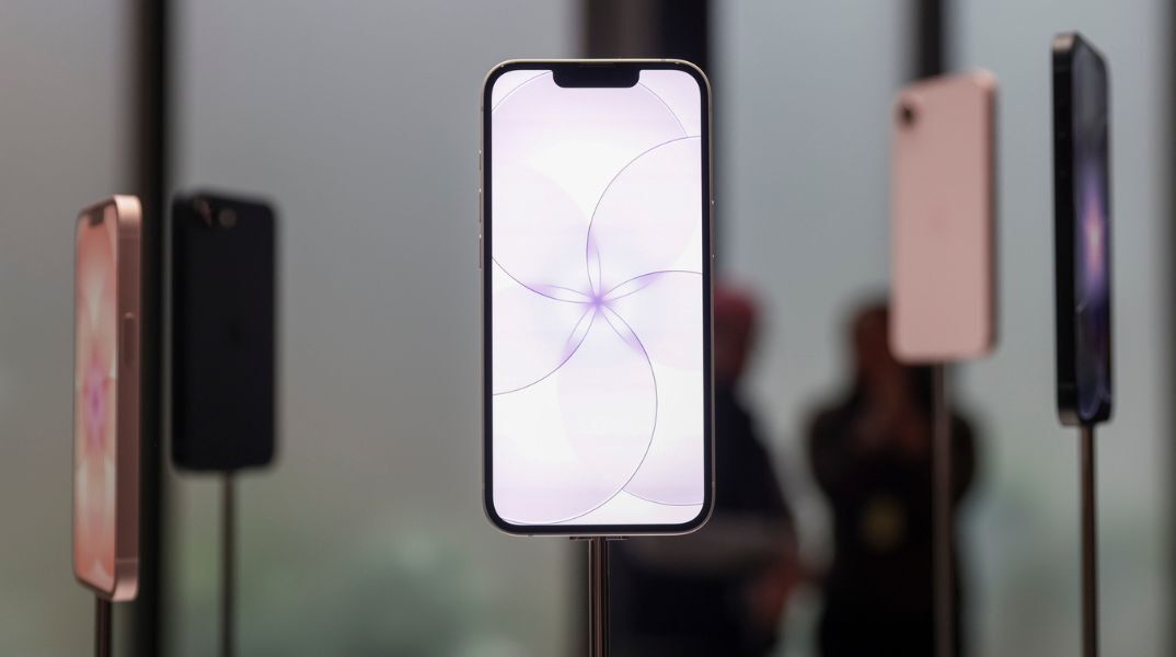 Apple: Όλες οι νέες δυνατότητες του iOS 26.4 για iPhone - Δείτε αναλυτικά τις αλλαγές που βελτιώνουν την εμπειρία χρήσης και την προσβασιμότητα.