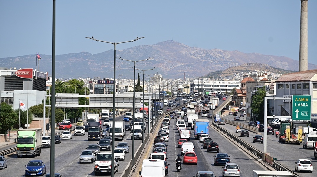 Αυτοκίνητα στον Κηφισό κολλημένα στην κίνηση