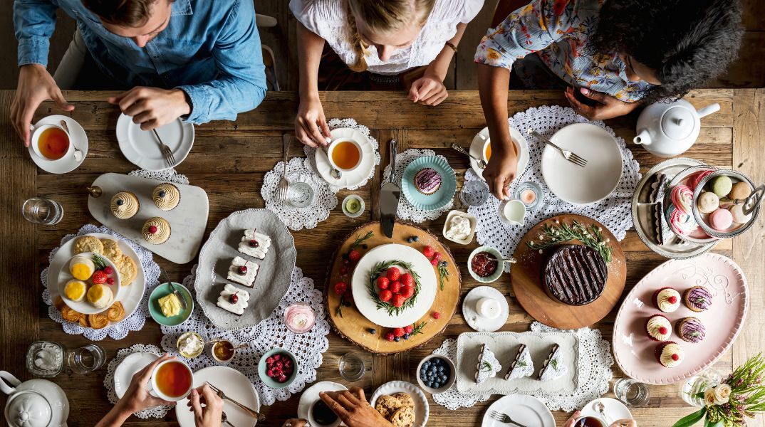 Τα Death Cafe φέρνουν αγνώστους κοντά για ανοιχτές συζητήσεις γύρω από τον θάνατο - Η ακτινογραφία της κοινότητας που εξαπλώνεται παγκοσμίως