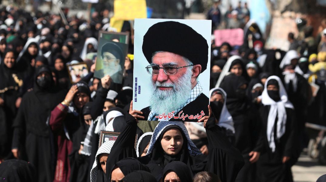 Στη δημοσιότητα η τελευταία φωτογραφία του Αλί Χαμενεΐ πριν τη δολοφονία του