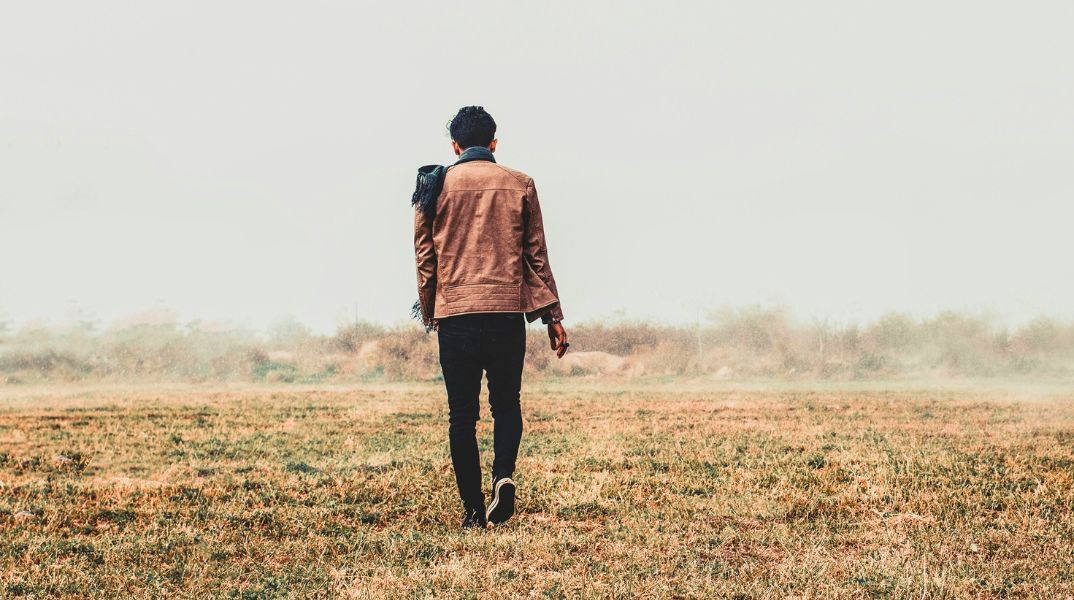 Mέσα στον πόνο, η καρδιά ανοίγει. Η ώρα πριν ξημερώσει