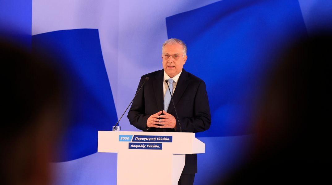 Ο Τάκης Θεοδωρικάκος προανήγγειλε διατήρηση του πλαφόν στα τρόφιμα, εντατικούς ελέγχους στην αγορά και παρεμβάσεις για την ανάσχεση της ακρίβειας στα καύσιμα