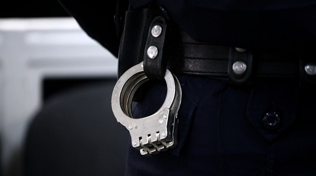 Συνελήφθη 48χρονος στη Θεσσαλονίκη για βίαιες ληστείες σε πεζούς - Στην κατοχή του βρέθηκαν κλεμμένη μηχανή, κινητά και χρηματικό ποσό άνω των 20.000 ευρώ