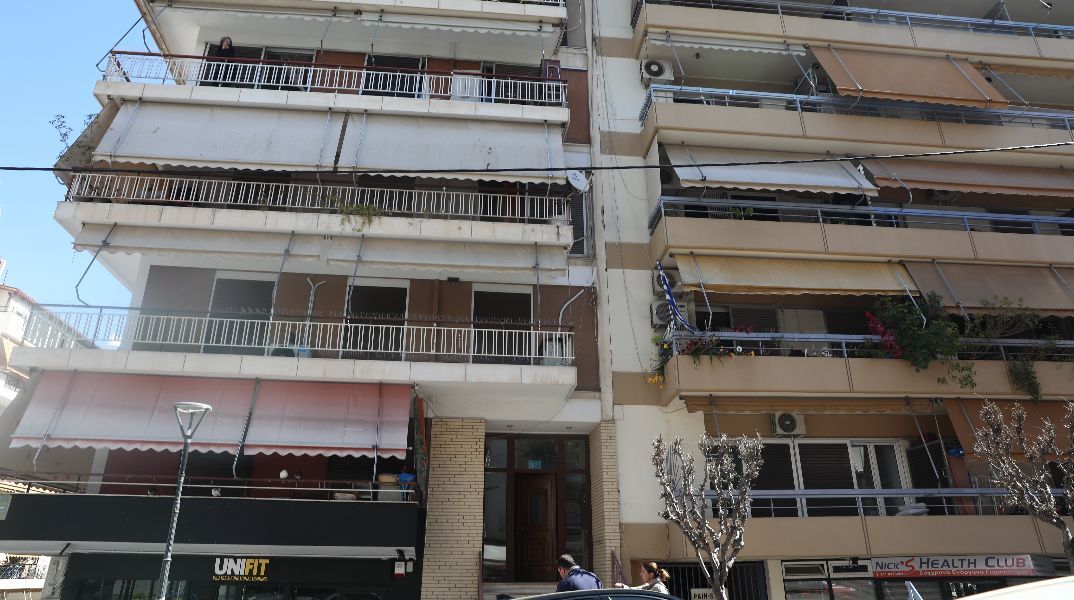  Ζωγράφου: Μητέρα και κόρη οι νεκρές στο σφραγισμένο δωμάτιο - Προσήχθη ο γιος