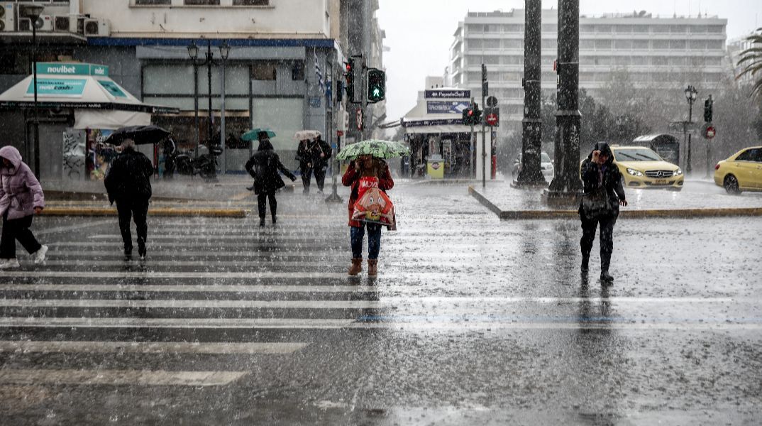 Κακοκαιρία Erminio: Σε συναγερμό η Αττική για τις ισχυρές καταιγίδες - «Μέσα σε λίγες ώρες θα πέσει βροχή 3 μηνών»