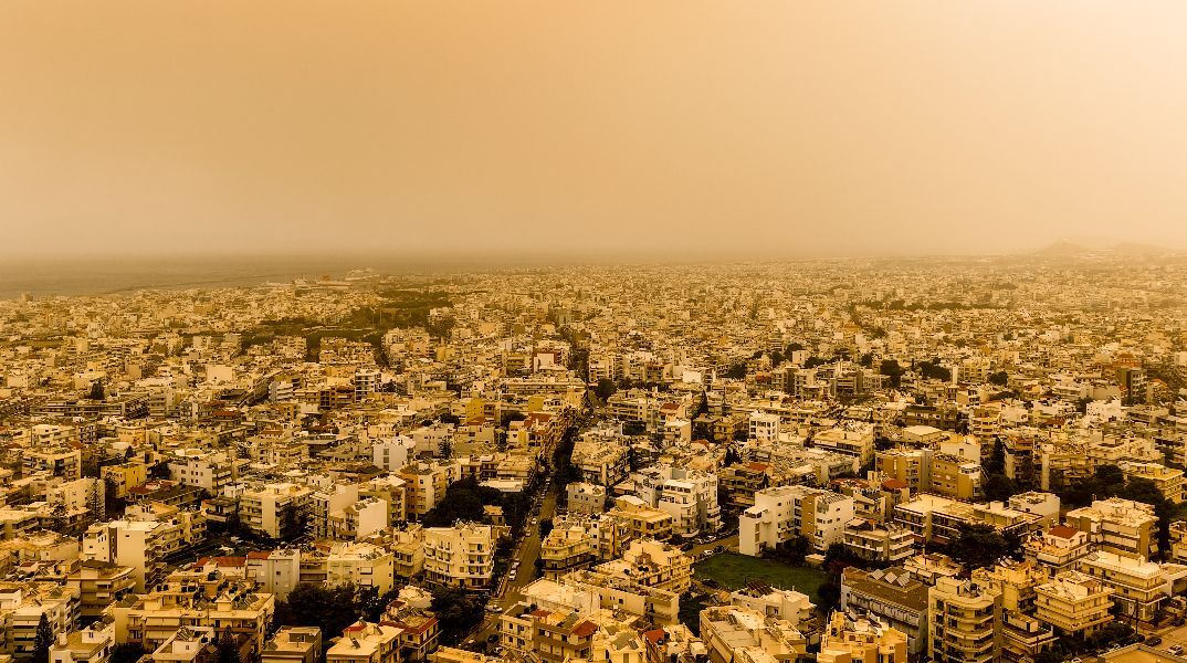 Απόκοσμες εικόνες στην Κρήτη: O oυρανός βάφτηκε πορτοκαλί