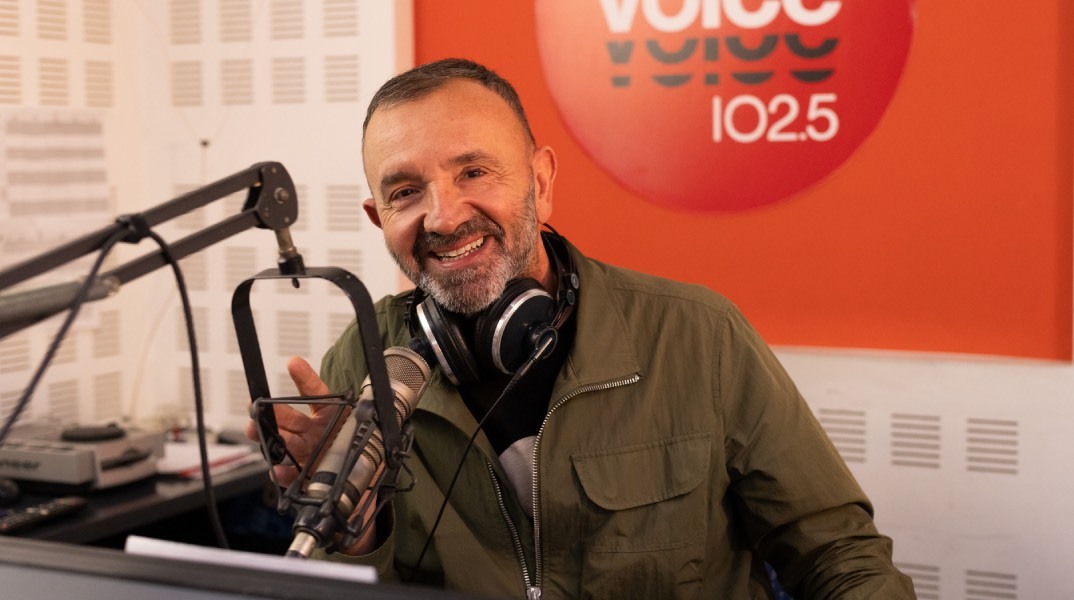 Σωτήρης Ρουμελιώτης: O παραγωγός του Voice 102.5 μιλά για το ραδιόφωνο