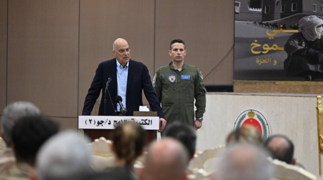 Επίσκεψη Νίκου Δένδια στην ελληνική στρατιωτική δύναμη στη Σαουδική Αραβία