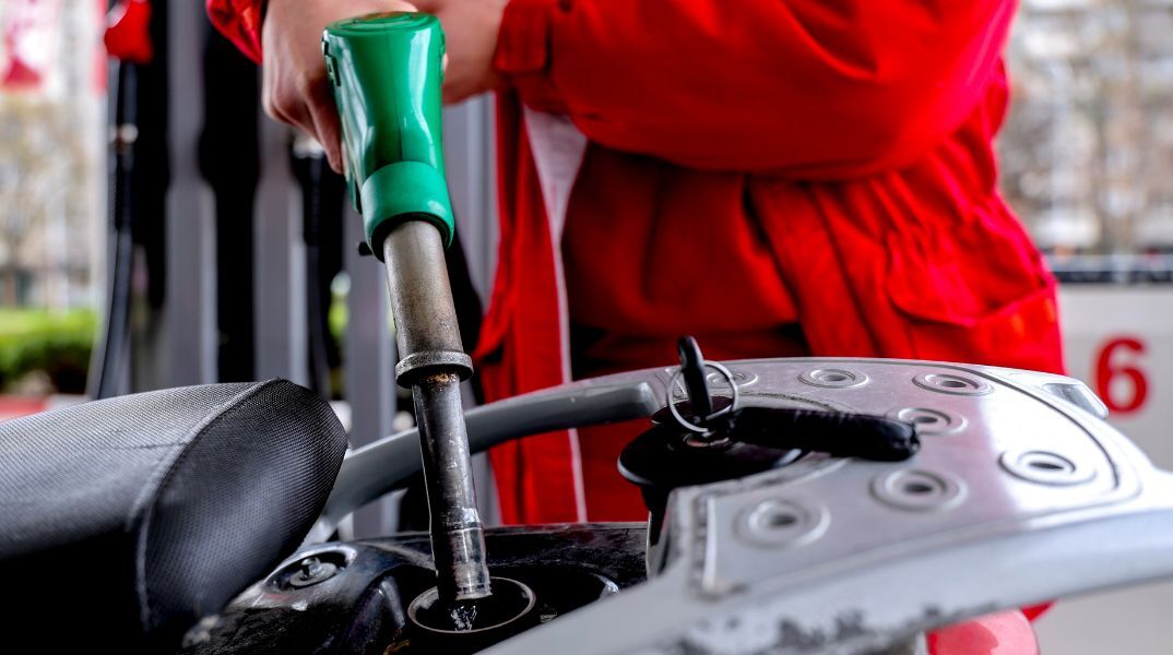 Νέα Ζηλανδία: Γιατρός ζητά αποζημίωση από τις ΗΠΑ για το κόστος βενζίνης των υπαλλήλων του, λόγω του πολέμου με το Ιράν που εκτίναξε τις τιμές στα καύσιμα.