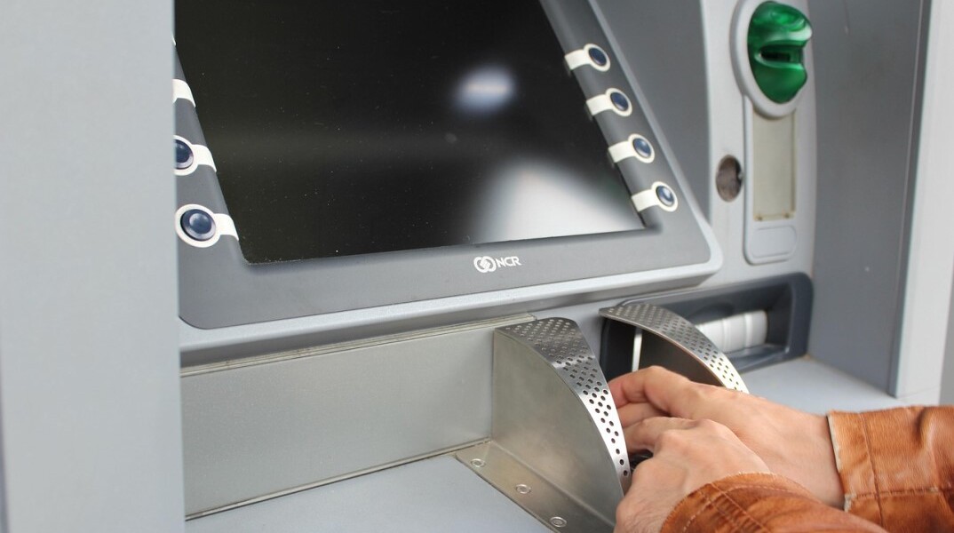 Συναλλαγή μέσω ΑΤΜ τράπεζας το Πάσχα 2026
