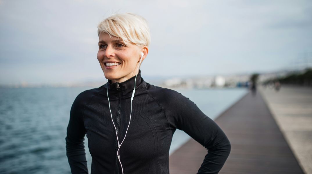 Νέα έρευνα δείχνει ότι ακόμα και το τρέξιμο για να προλάβεις το λεωφορείο μπορεί να κάνει τη διαφορά για την καρδιά, τον εγκέφαλο και τις αρθρώσεις