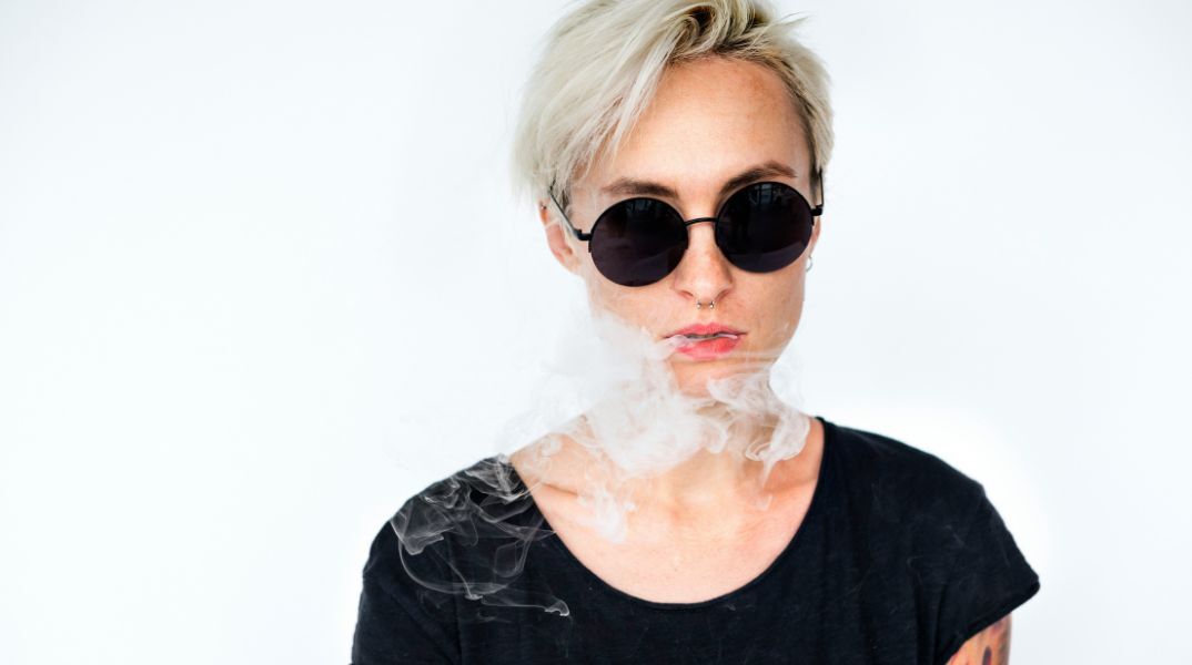 Νέα μελέτη δείχνει ότι κάνναβη και καπνός μειώνουν τον όγκο κρίσιμων εγκεφαλικών περιοχών, αυξάνοντας τον κίνδυνο γνωστικής έκπτωσης.