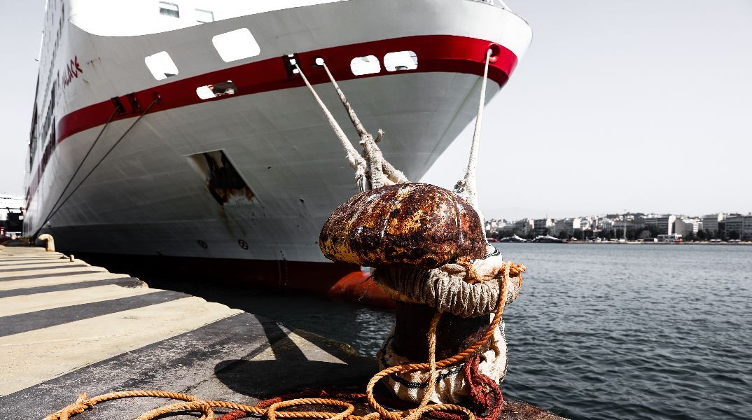 Ταλαιπωρία για 459 επιβάτες στο λιμάνι της Πάρου λόγω βλάβης στην άγκυρα