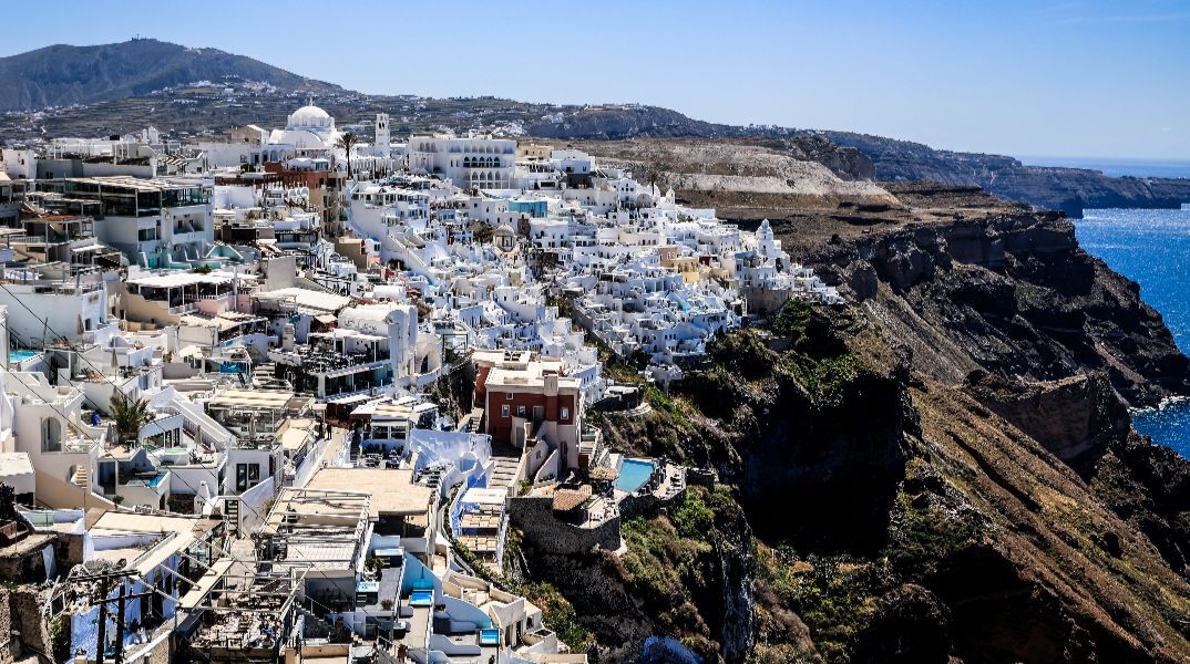 Πώς «καλωδιώνονται» Σαντορίνη, Θηρασιά και τα νησάκια των Καμμένων ώστε να ανιχνεύονται οι σεισμοί πο έγκαιρα